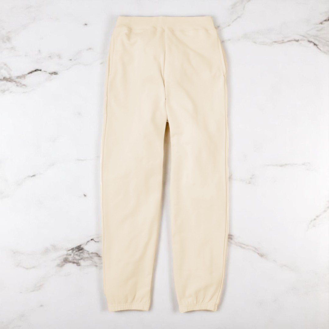 ライトベージュ